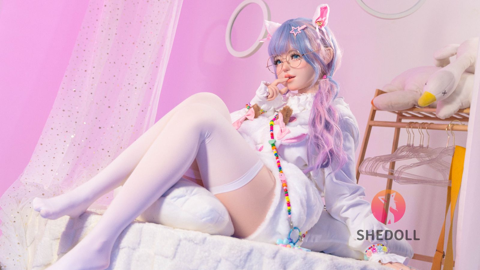 yaoyao-naughty grin elf-like charm